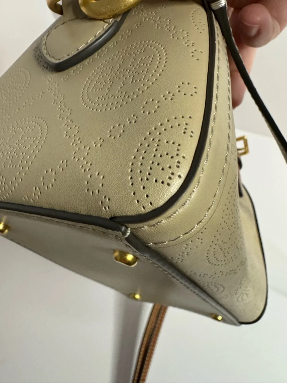 #261 Tory Burch Like New T Monogram Perforated Mini Barrel Bag Almond Flour - Picture 12 of 15